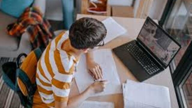 Pendidikan Daring: Keuntungan dan Kekurangannya bagi Siswa dan Guru